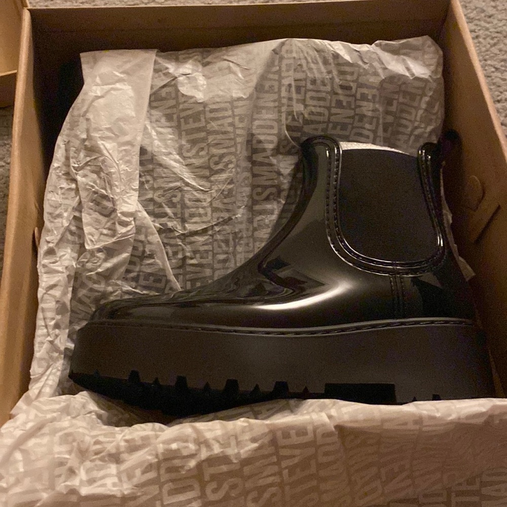 NEW Steve Madden SAHARA ankle boots